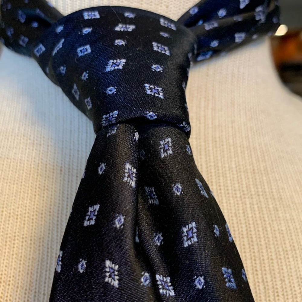 VINTAGE CHLOÉ 100% PURE SILK NAVY BLUE PATTERNED NECKTIE MADE IN SPAIN